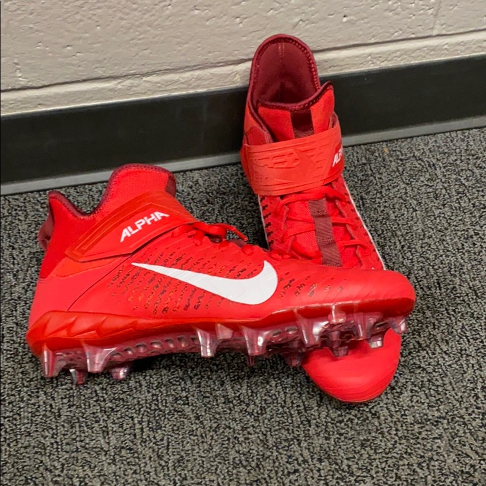 Nike Alpha Menace Pro 2 Mid Football Cleats